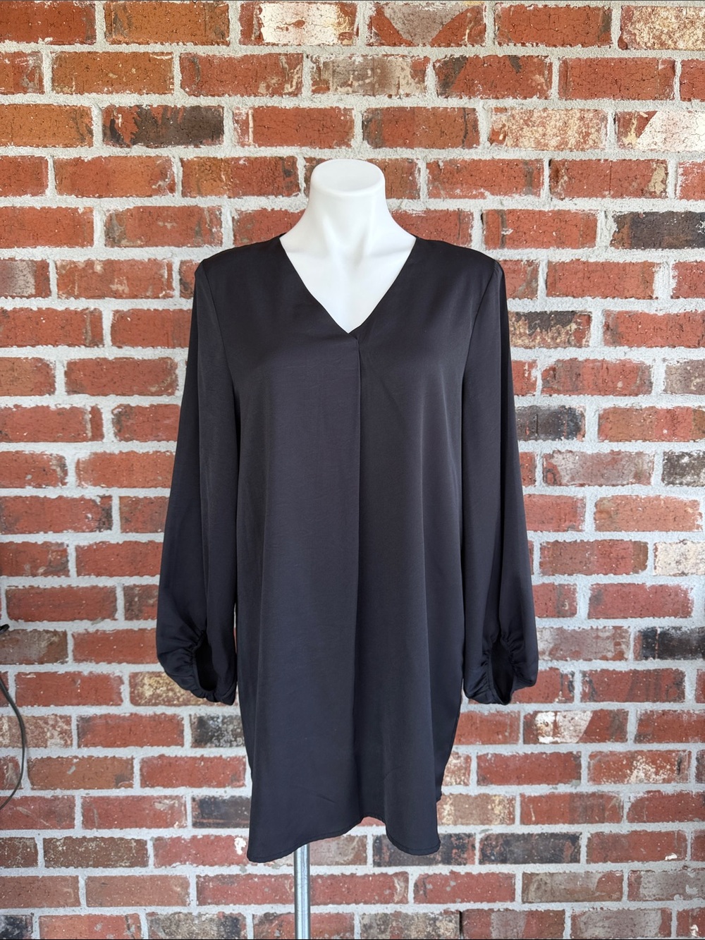 SHEIN Black V-Neck Long Sleeve Shift Dress